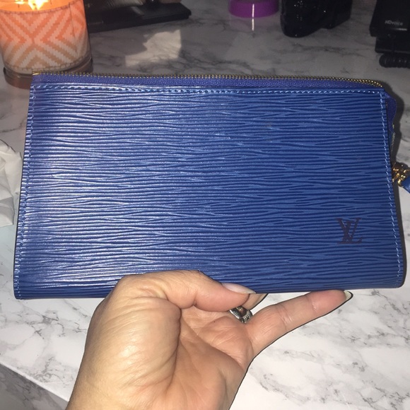 Louis Vuitton Handbags - Louis Vuitton Pochette